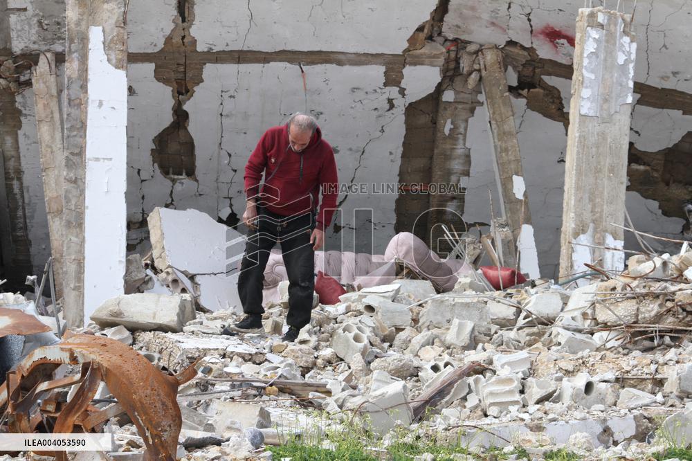 Residents return to ruins after partial Israeli withdrawal - Lebanon