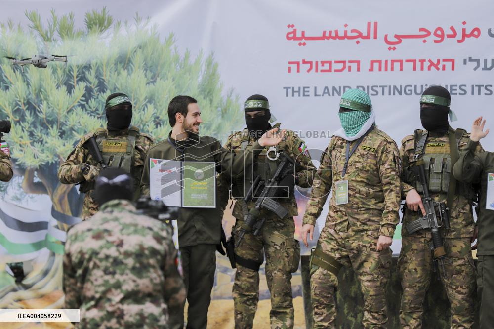 Hamas Hands Over Israeli Hostages To Red Cross - Gaza