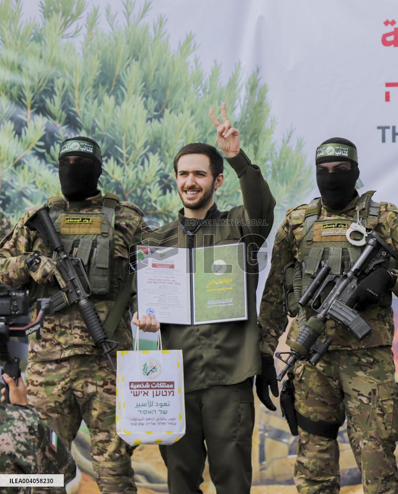 Hamas Hands Over Israeli Hostages To Red Cross - Gaza