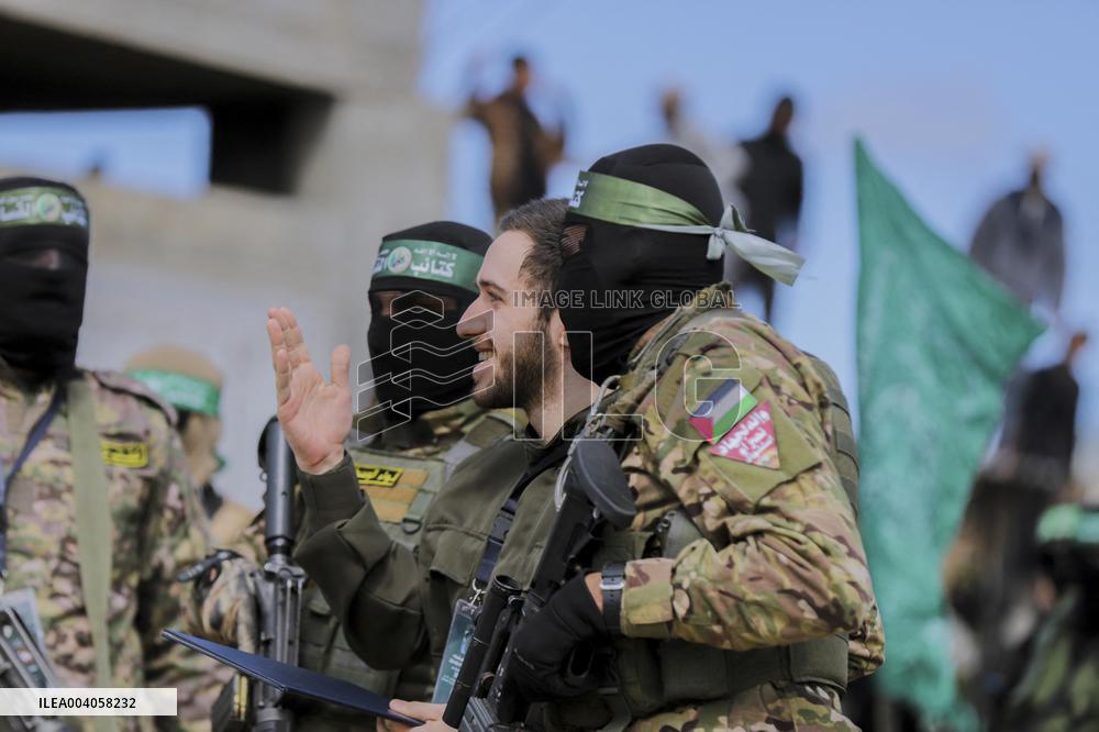 Hamas Hands Over Israeli Hostages To Red Cross - Gaza