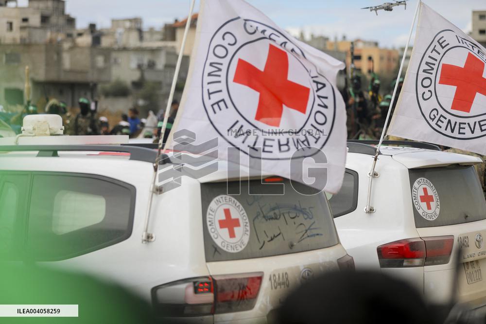 Hamas Hands Over Israeli Hostages To Red Cross - Gaza