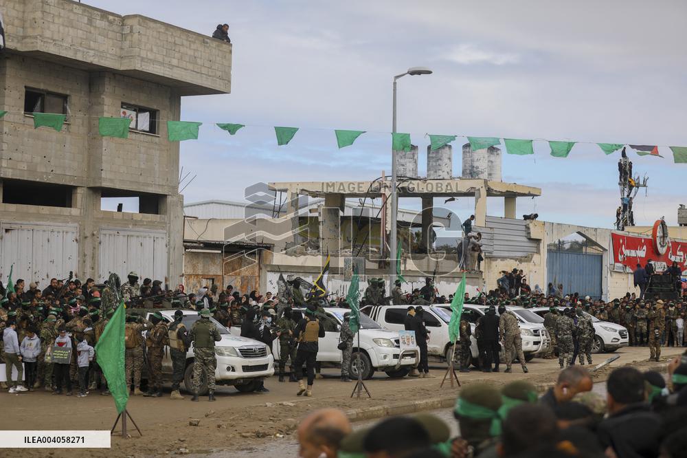 Hamas Hands Over Israeli Hostages To Red Cross - Gaza