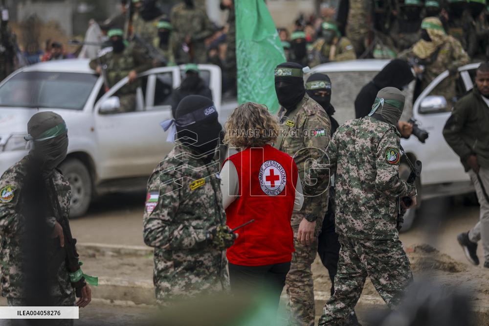 Hamas Hands Over Israeli Hostages To Red Cross - Gaza