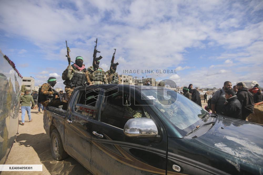 Hamas Hands Over Israeli Hostages To Red Cross - Gaza