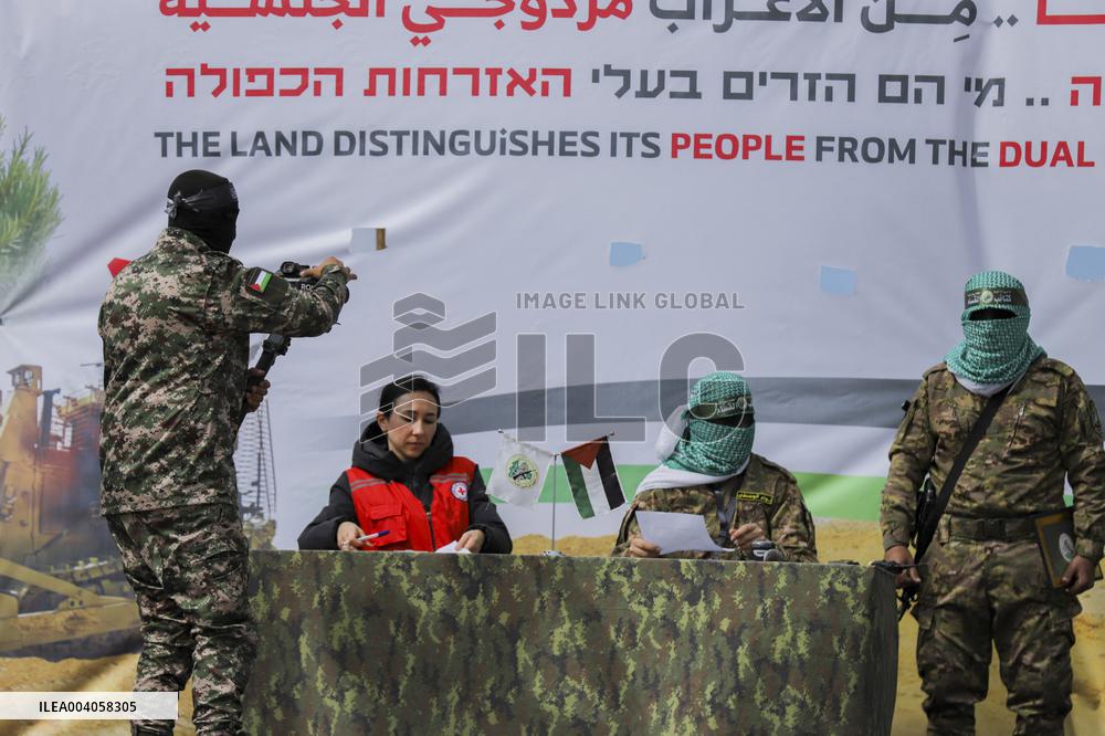 Hamas Hands Over Israeli Hostages To Red Cross - Gaza