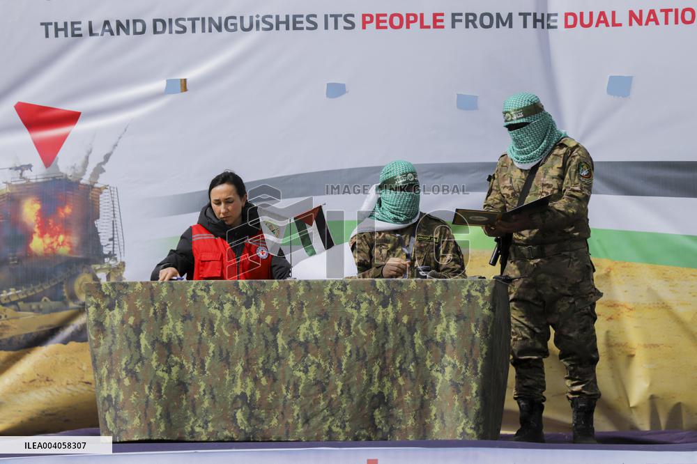 Hamas Hands Over Israeli Hostages To Red Cross - Gaza