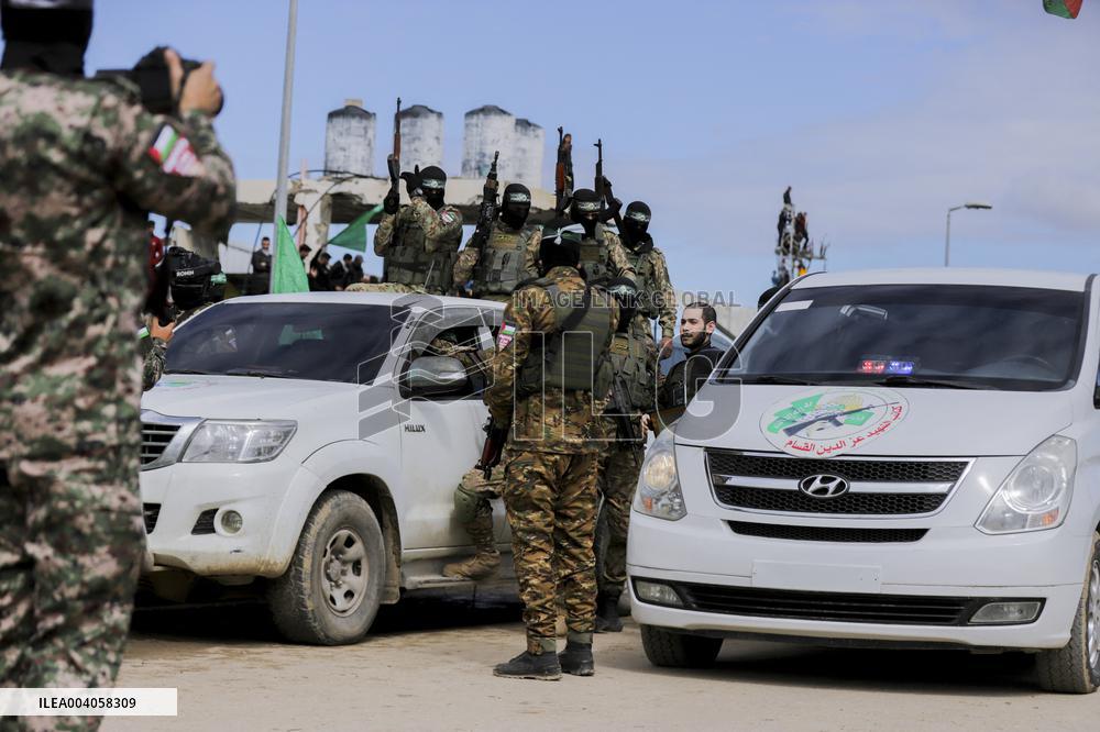 Hamas Hands Over Israeli Hostages To Red Cross - Gaza