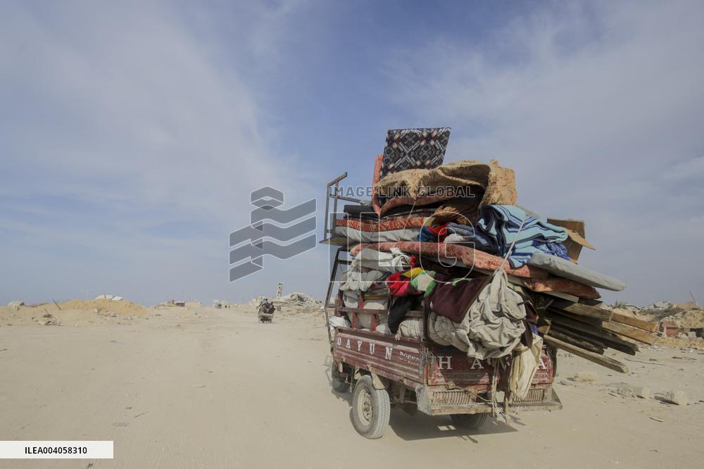 Residents Returning To Gaza