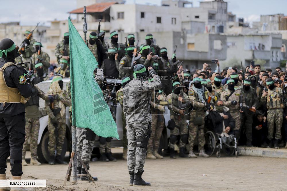 Hamas Hands Over Israeli Hostages To Red Cross - Gaza