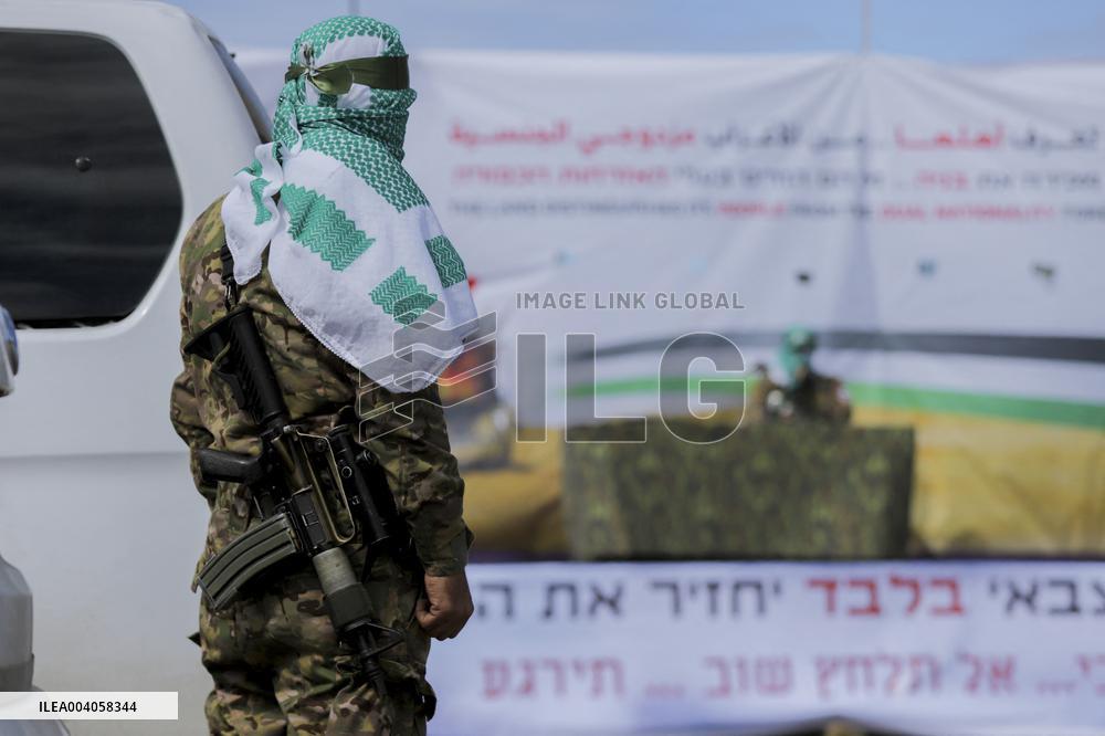 Hamas Hands Over Israeli Hostages To Red Cross - Gaza