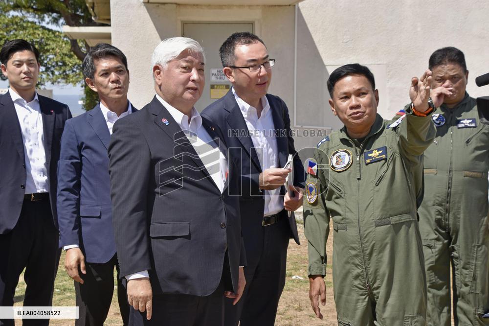 Japan defense chief in Philippines