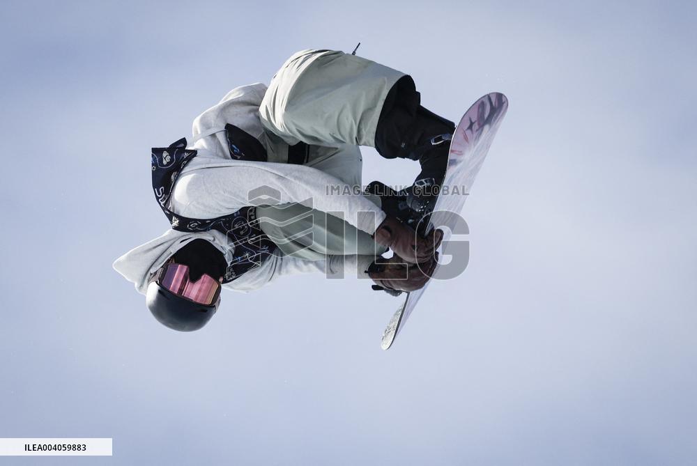Men's World Cup Slopestyle Snowboard Event - Canada