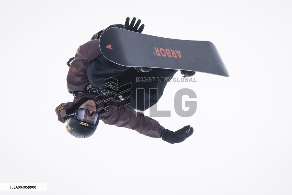 Men's World Cup Slopestyle Snowboard Event - Canada