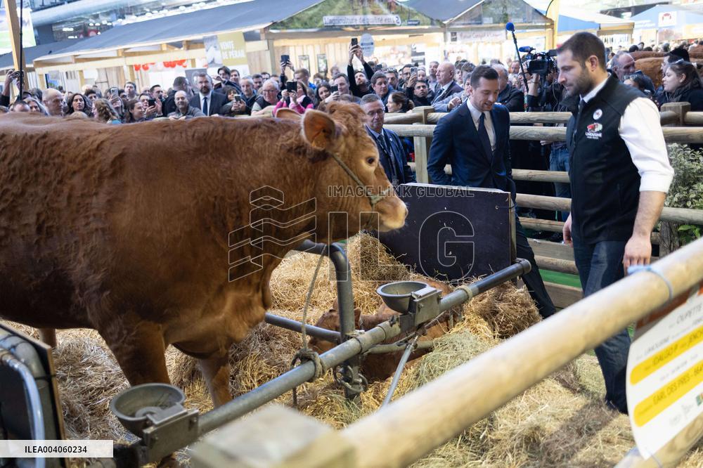 Jordan Bardella visits the Agricultural Fair - Paris RL