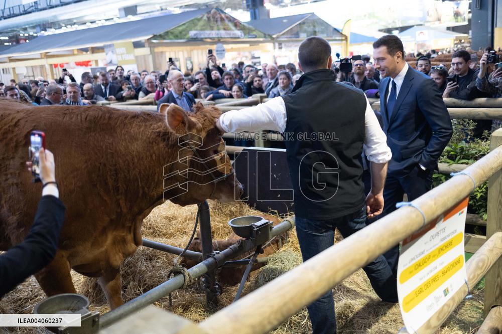Jordan Bardella visits the Agricultural Fair - Paris RL