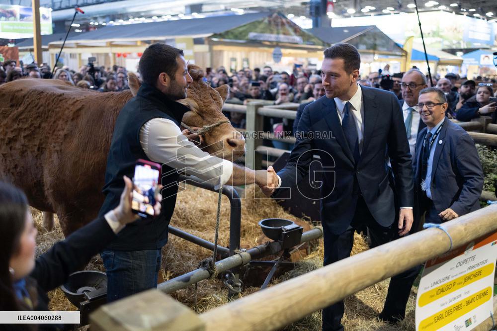 Jordan Bardella visits the Agricultural Fair - Paris RL