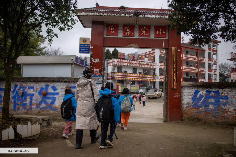 A Cloud Shuttle To The School - China