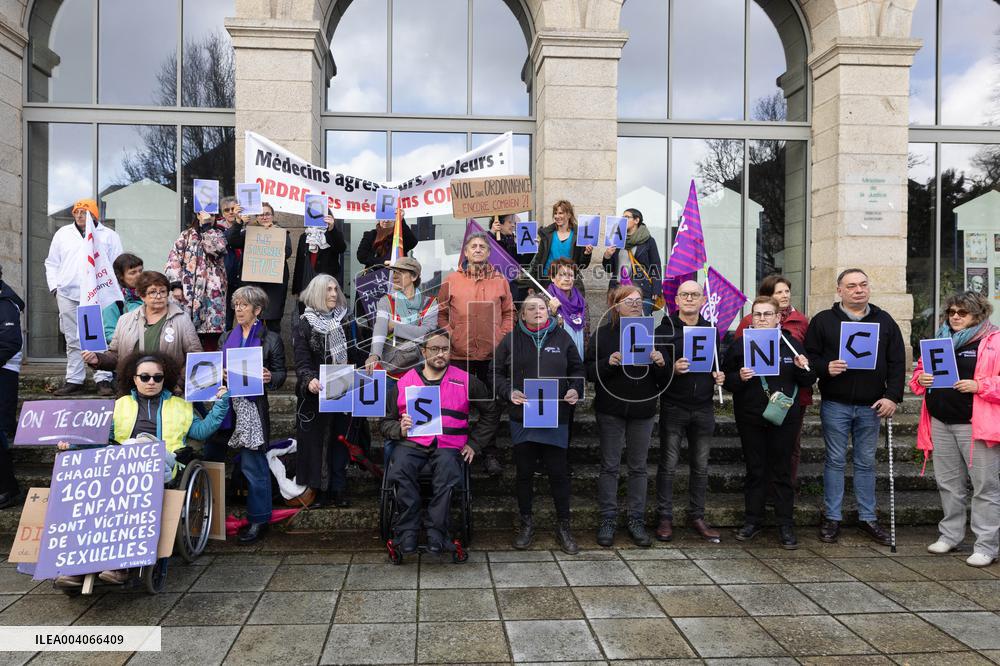 Protesters during Le Scouarnec Trial - Vannes RL