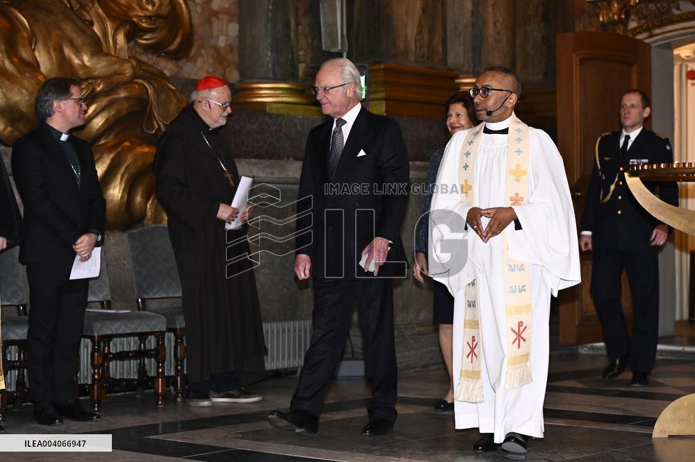 SWEDEN ROYAL COUPLE PEACE PRAYER