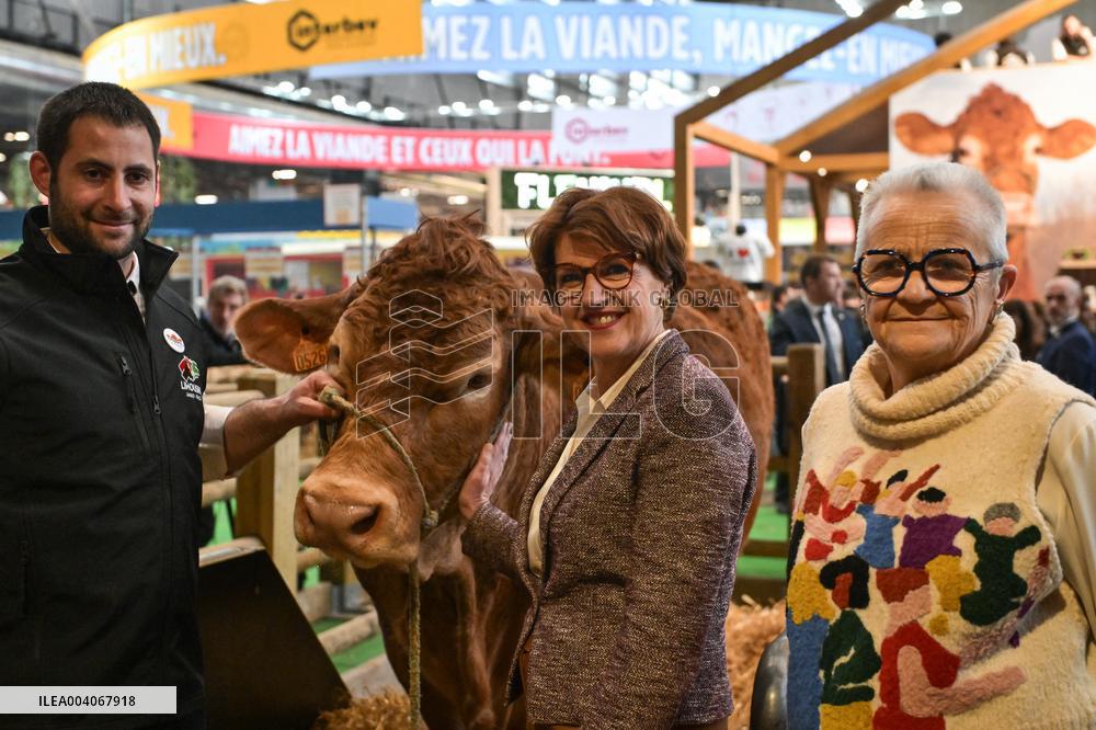 French PM Francois Bayrou at the Agricultural Fair in Paris - FA