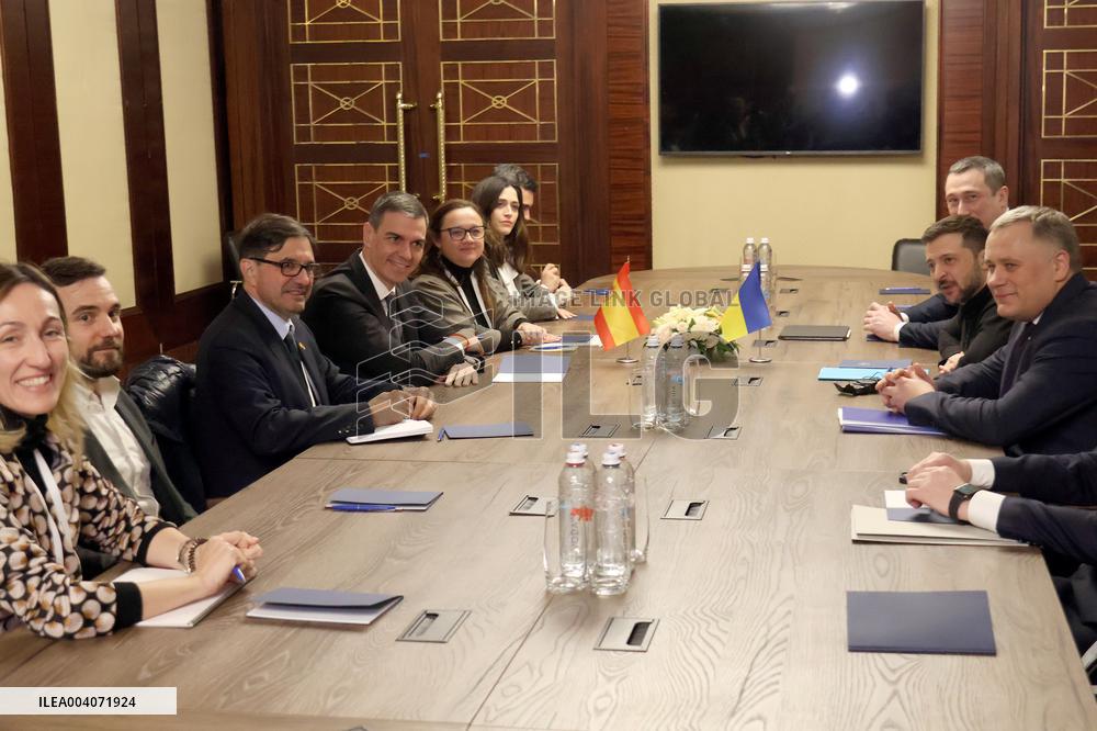 Volodymyr Zelenskyy meets with Pedro Sanchez