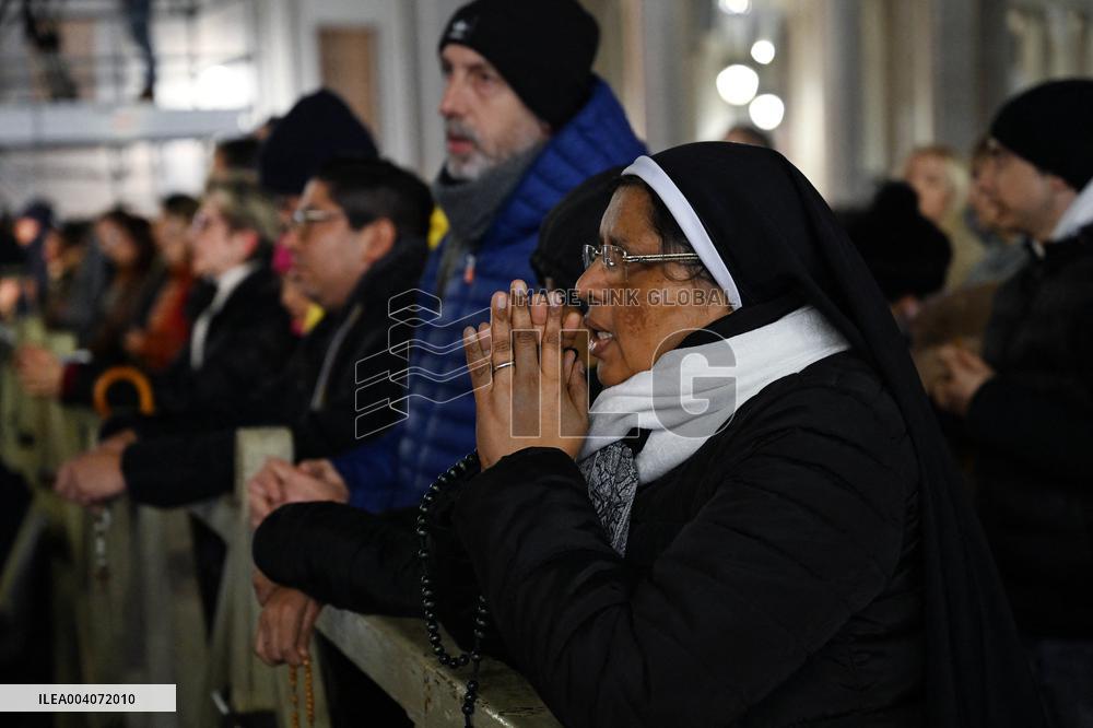 Nightly Rosary Prayer For Pope Francis’s Recovery - Vatican