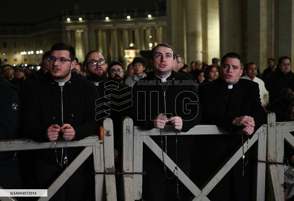 Nightly Rosary Prayer For Pope Francis’s Recovery - Vatican