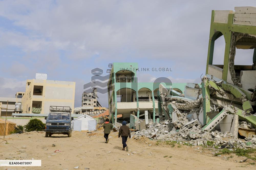 Life Amid Ruins in Gaza
