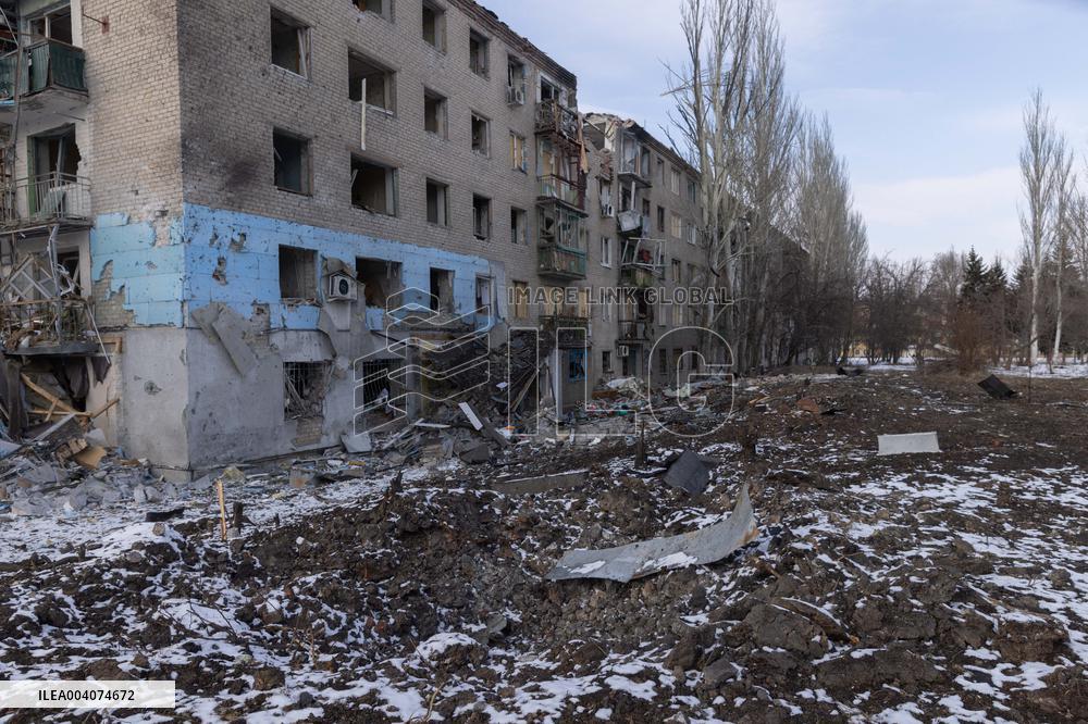 Russian Guided Aircraft Bomb Hit an Apartment Building - Donetsk