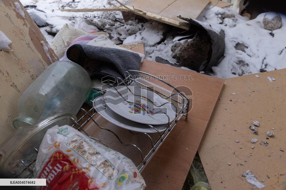 Russian Guided Aircraft Bomb Hit an Apartment Building - Donetsk