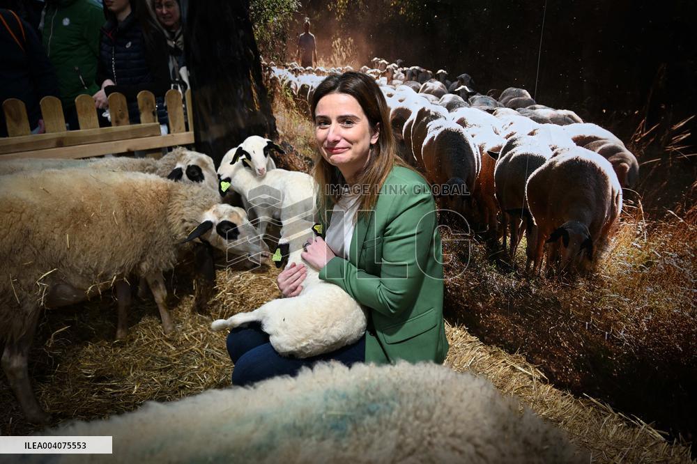 Politicians at Agriculturel Fair - Paris