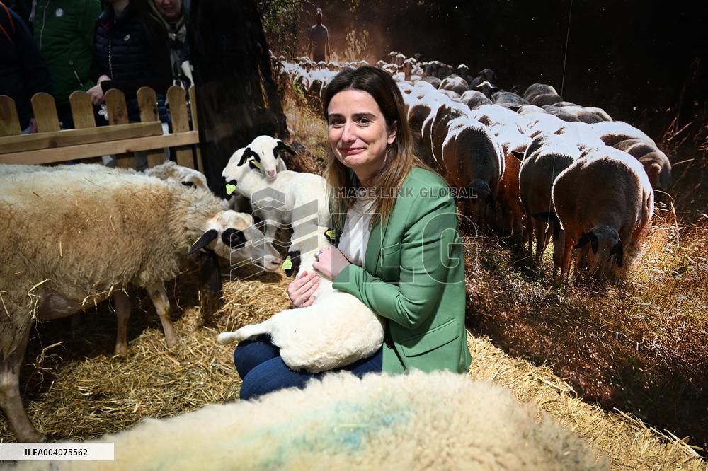 Politicians at Agriculturel Fair - Paris