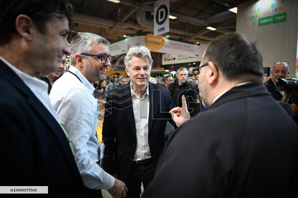 Politicians at Agriculturel Fair - Paris
