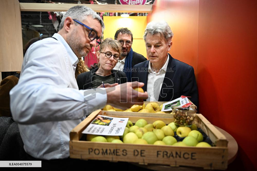 Politicians at Agriculturel Fair - Paris