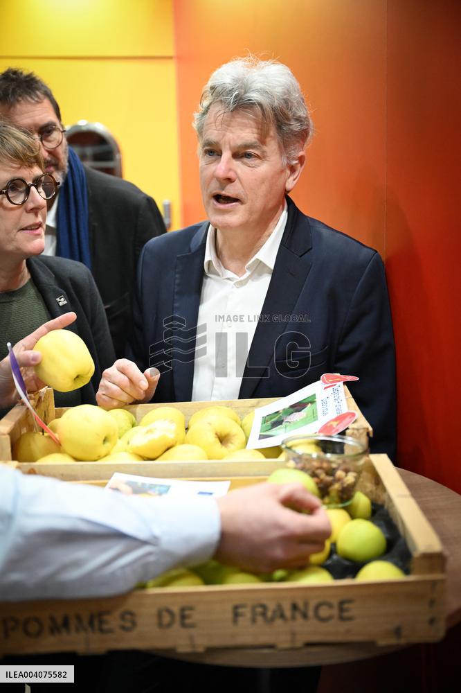 Politicians at Agriculturel Fair - Paris