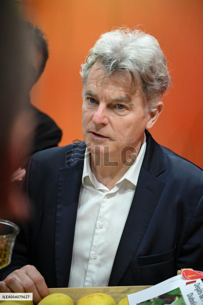 Politicians at Agriculturel Fair - Paris