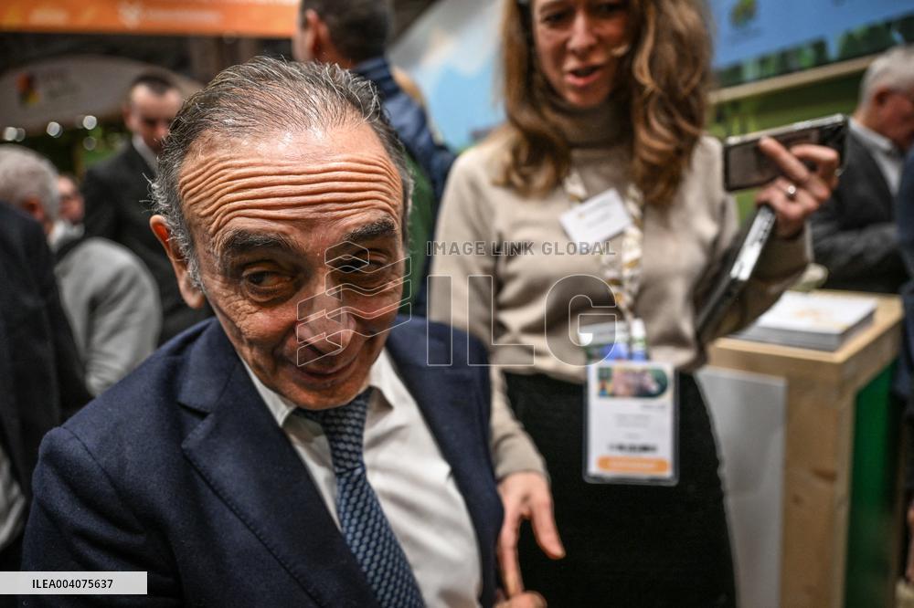 Politicians at Agriculturel Fair - Paris