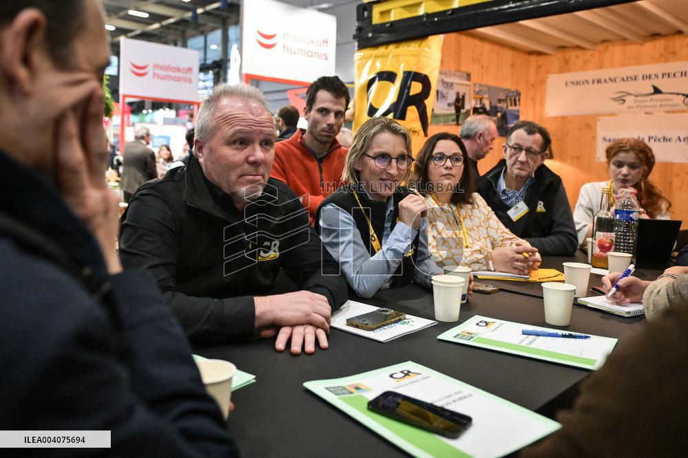 French politicians at the Agricultural Fair in Paris - FA