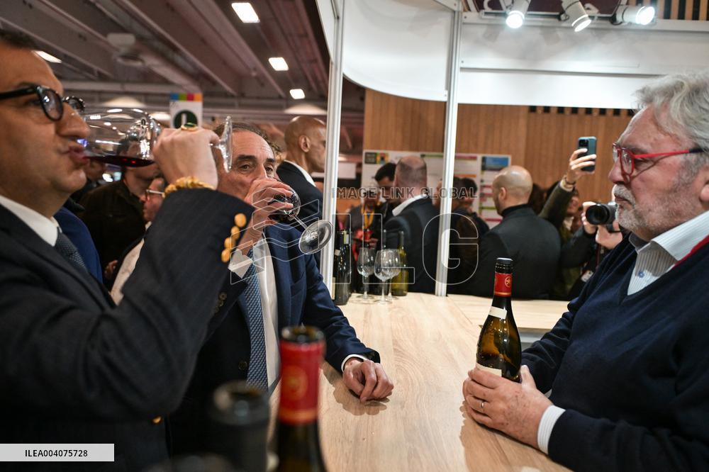 French politicians at the Agricultural Fair in Paris - FA