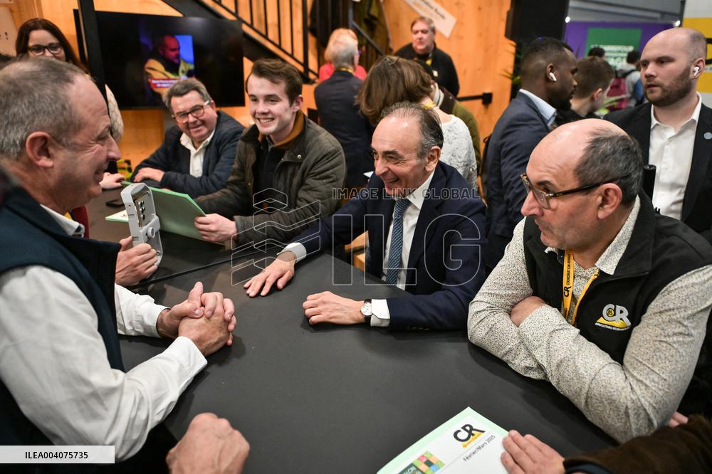 French politicians at the Agricultural Fair in Paris - FA