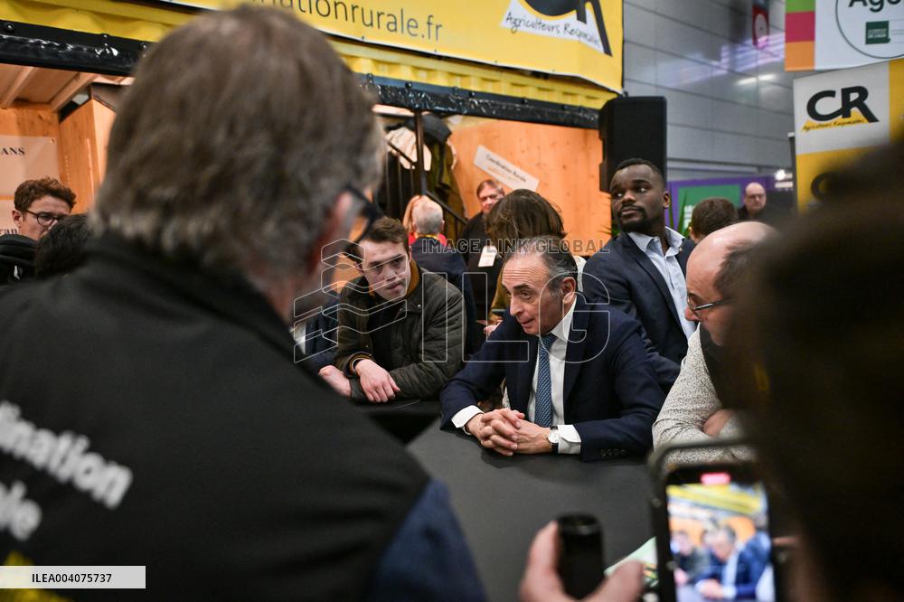 French politicians at the Agricultural Fair in Paris - FA