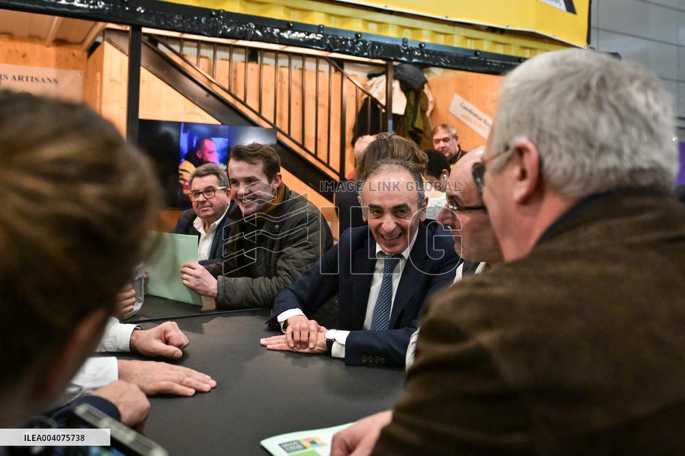 French politicians at the Agricultural Fair in Paris - FA