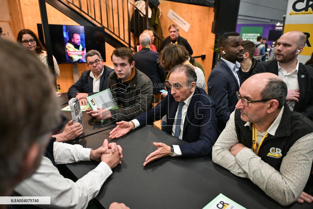 French politicians at the Agricultural Fair in Paris - FA