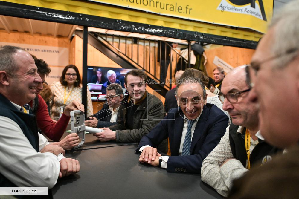 French politicians at the Agricultural Fair in Paris - FA