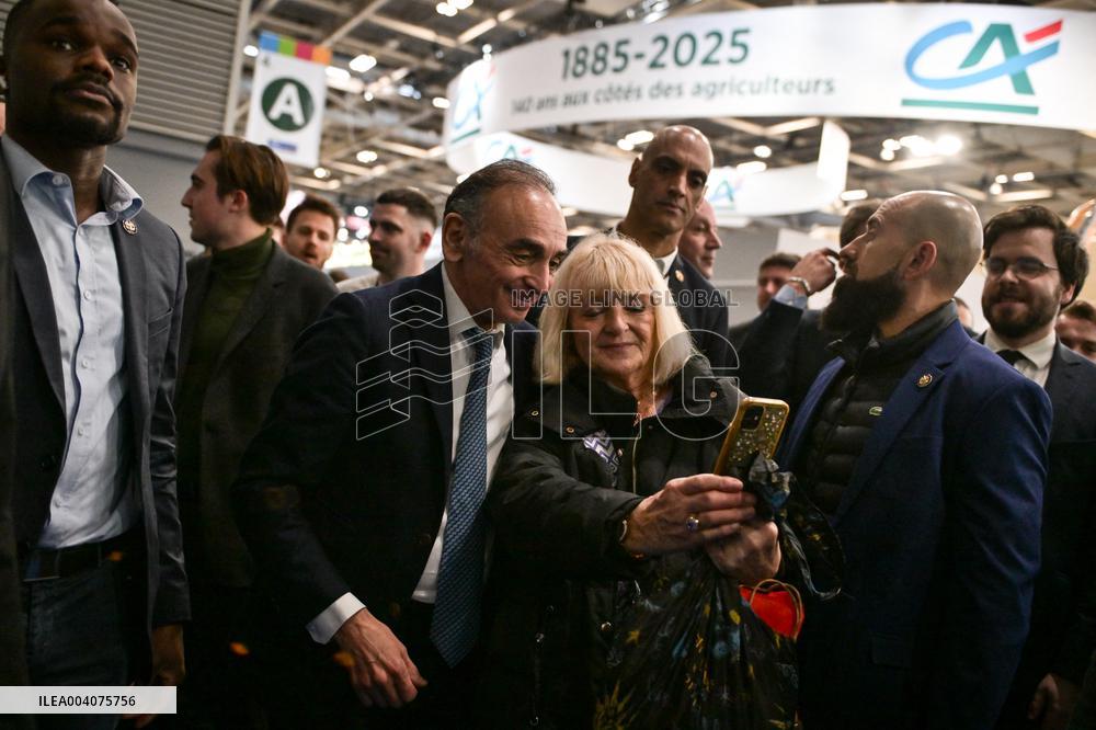 French politicians at the Agricultural Fair in Paris - FA