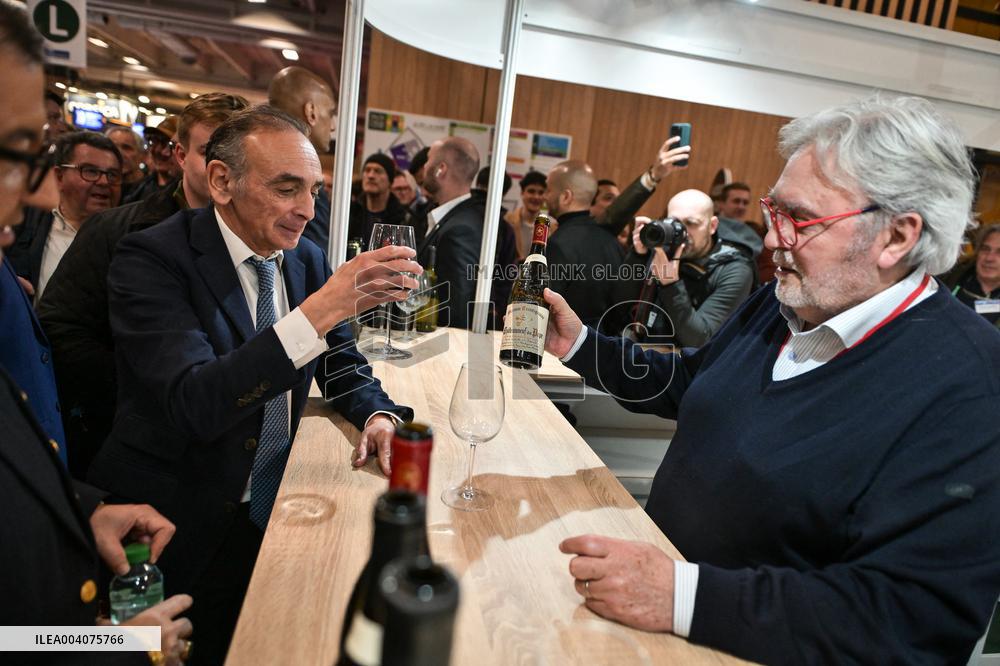 French politicians at the Agricultural Fair in Paris - FA