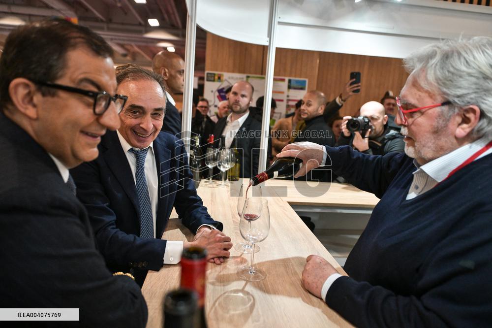 French politicians at the Agricultural Fair in Paris - FA
