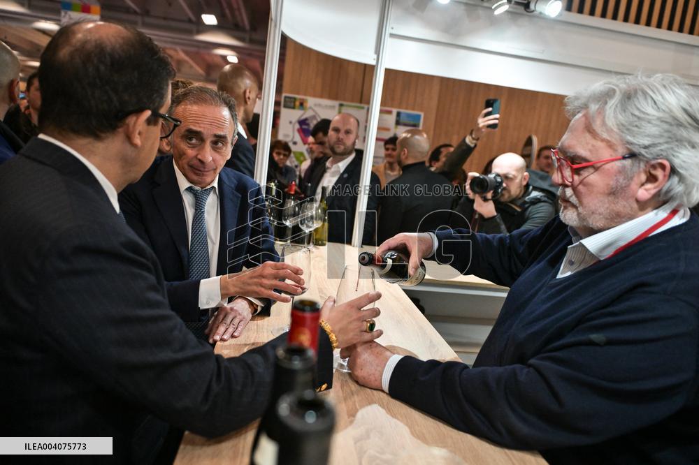 French politicians at the Agricultural Fair in Paris - FA