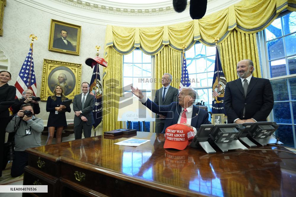 Donald Trump signs an executive order - Washington