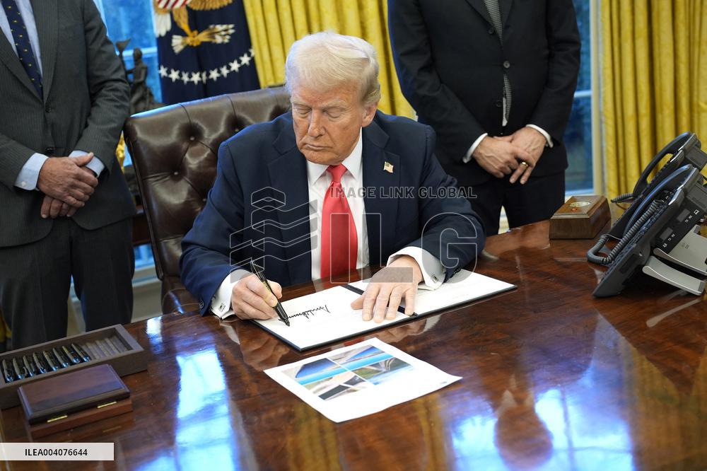 Donald Trump signs an executive order - Washington